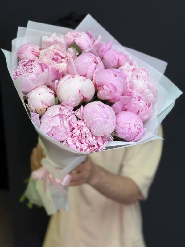 Букет из 15 пионов — изображение 6
