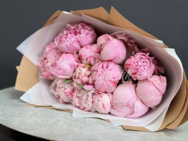 Букет из 13 пионов — изображение 7