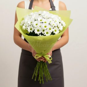 Букет из 9 белых кустовых хризантем