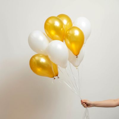 10 микс золотых и белых шаров