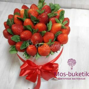 Вкусная клубника с мятой в коробке